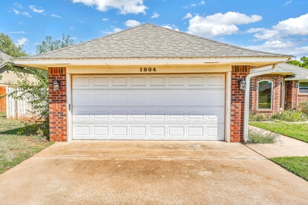 Home For Sale In Weatherford, Oklahoma - image 4