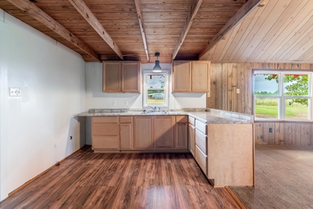 Self-Stainable Exceptional Ranch For Sale in NE TX - image 48