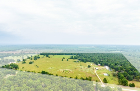 Self-Stainable Exceptional Ranch For Sale in NE TX - image 1