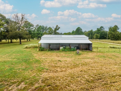 Self-Stainable Exceptional Ranch For Sale in NE TX - image 10