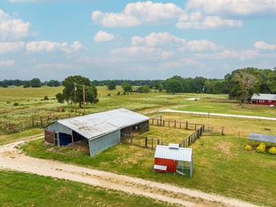 Self-Stainable Exceptional Ranch For Sale in NE TX - image 3