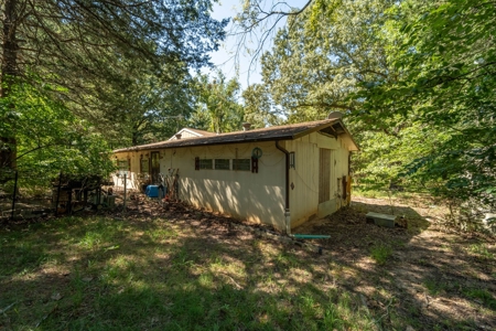 Vacant Land with Outbuildings and a Shop in Baxter County - image 9