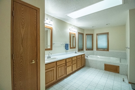 Anamosa Iowa Home for Sale - image 11