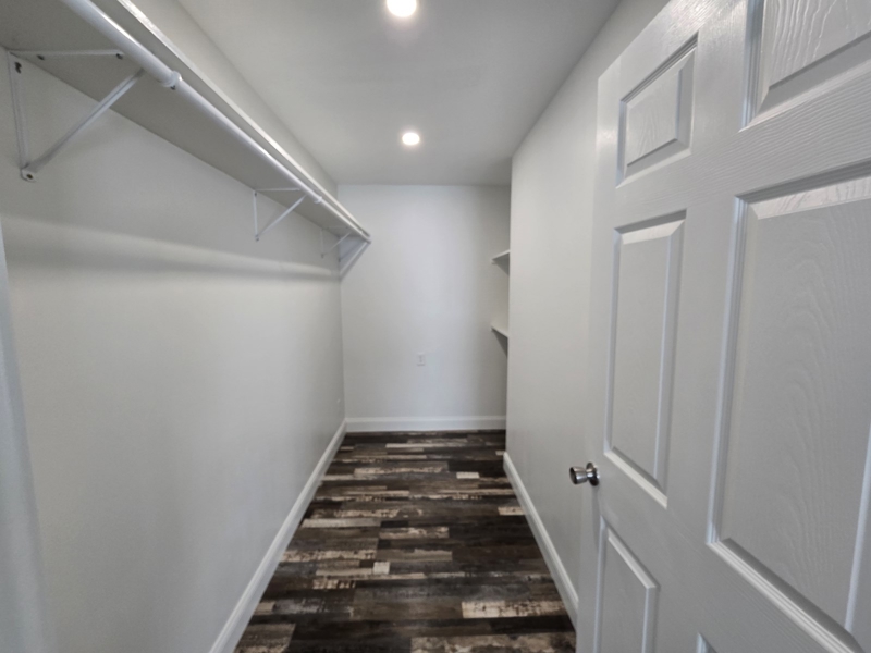 Master Walk-in