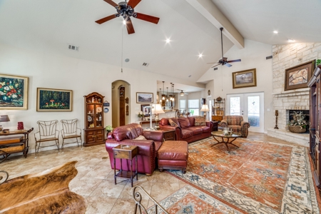 Luxury Home on 10 Acres South of San Antonio, Texas - image 8
