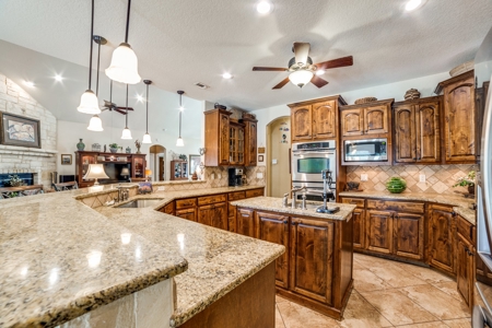 Luxury Home on 10 Acres South of San Antonio, Texas - image 10