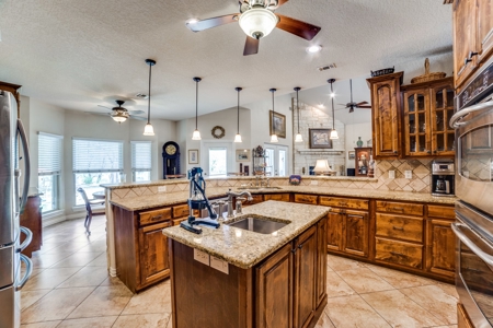 Luxury Home on 10 Acres South of San Antonio, Texas - image 11