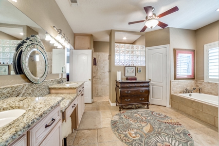 Luxury Home on 10 Acres South of San Antonio, Texas - image 17