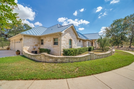 Luxury Home on 10 Acres South of San Antonio, Texas - image 3