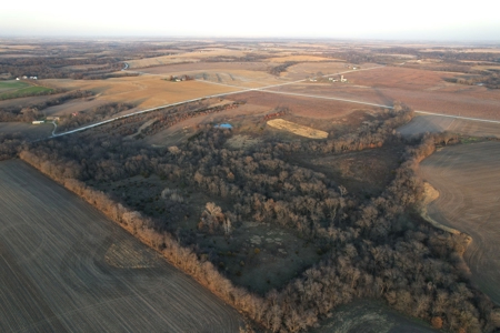Monroe County Iowa Compact Whitetail Farm - image 31