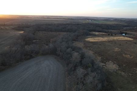 Monroe County Iowa Compact Whitetail Farm - image 44