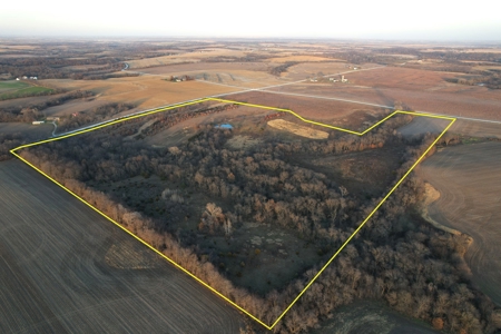 Monroe County Iowa Compact Whitetail Farm - image 32