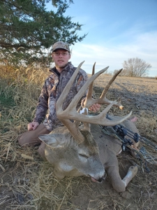 Monroe County Iowa Compact Whitetail Farm - image 1
