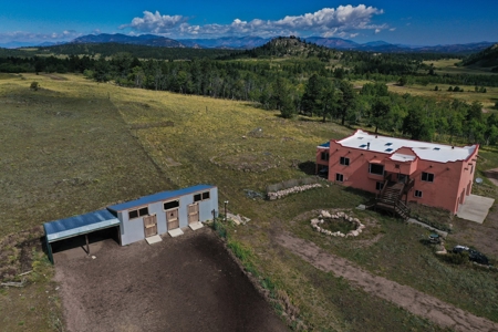 Santa-Fe Mountain Oasis An Equestrian Paradise - image 4