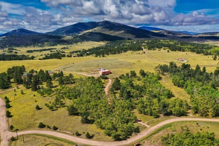 Santa-Fe Mountain Oasis An Equestrian Paradise - image 1