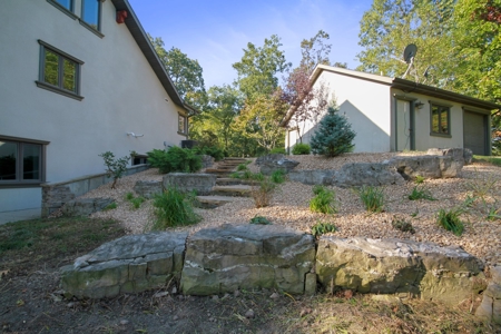 Secluded Luxury Home & Land Close to West Plains Missouri - image 41
