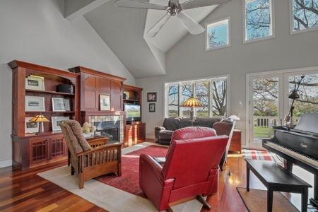 Secluded Luxury Home & Land Close to West Plains Missouri - image 9