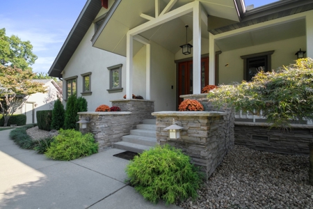 Secluded Luxury Home & Land Close to West Plains Missouri - image 15