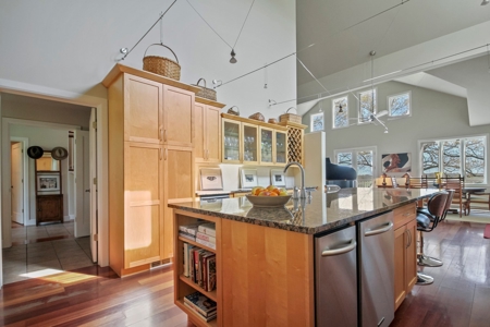 Secluded Luxury Home & Land Close to West Plains Missouri - image 14