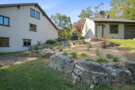 Secluded Luxury Home & Land Close to West Plains Missouri - image 45
