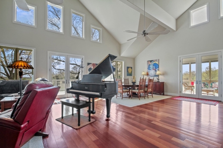 Secluded Luxury Home & Land Close to West Plains Missouri - image 8