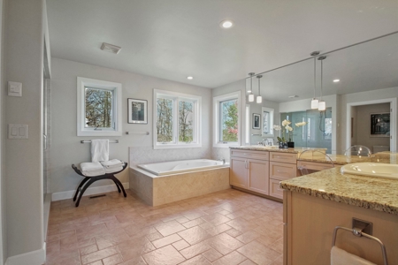 Secluded Luxury Home & Land Close to West Plains Missouri - image 24