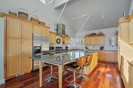 Secluded Luxury Home & Land Close to West Plains Missouri - image 12