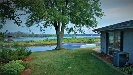 Rock River Executive Home in Gregden Shores - image 3