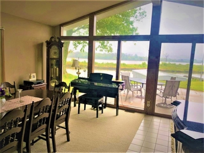 Rock River Executive Home in Gregden Shores - image 29