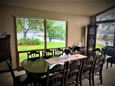 Rock River Executive Home in Gregden Shores - image 28