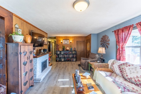Country Home and 17.5 Acres in Salem, Arkansas - image 11