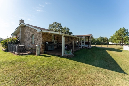 Country Home and 17.5 Acres in Salem, Arkansas - image 8