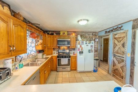 Country Home and 17.5 Acres in Salem, Arkansas - image 25