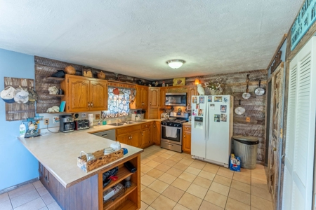 Country Home and 17.5 Acres in Salem, Arkansas - image 23