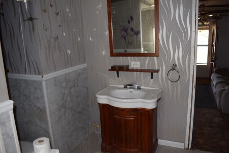 2 Bed, 1 Bath Country Home - image 13