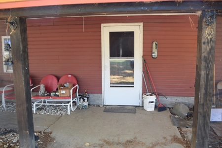 2 Bed, 1 Bath Country Home - image 3