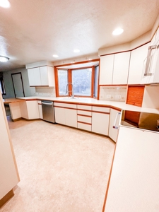 Great family home close to schools and parks - image 2