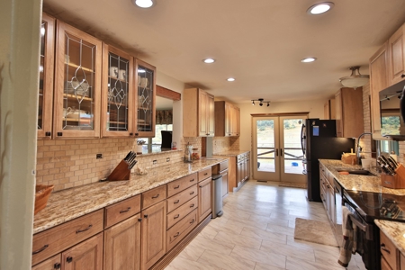 Home, Acreage, Irrigation, Workshop, Arena, Borders BLM - image 8
