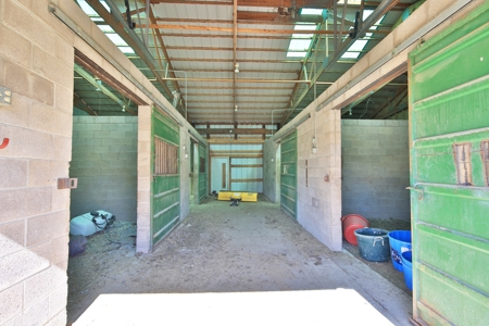 Home, Acreage, Irrigation, Workshop, Arena, Borders BLM - image 33