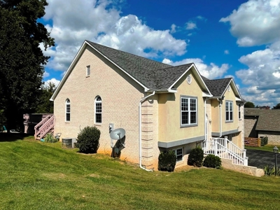 In-Town Home For Sale In Wytheville VA - image 4