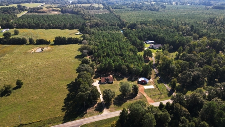East Texas Country Home on 10 Acres in Atlanta, Texas - image 10