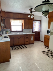 Charming 3 Bedroom Ranch Home In Quaint Small Town - image 5