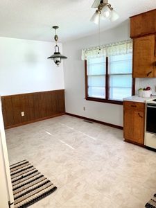 Charming 3 Bedroom Ranch Home In Quaint Small Town - image 4