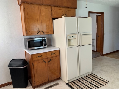 Charming 3 Bedroom Ranch Home In Quaint Small Town - image 6