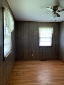 Charming 3 Bedroom Ranch Home In Quaint Small Town - image 19