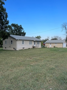 Charming 3 Bedroom Ranch Home In Quaint Small Town - image 15