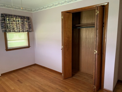 Charming 3 Bedroom Ranch Home In Quaint Small Town - image 8