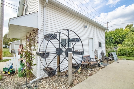 Anamosa Home For Sale - image 5
