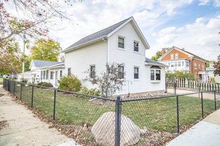 Anamosa Home For Sale - image 9