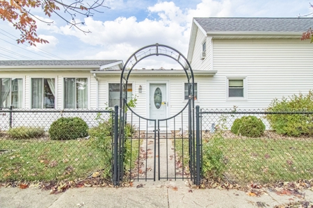 Anamosa Home For Sale - image 2